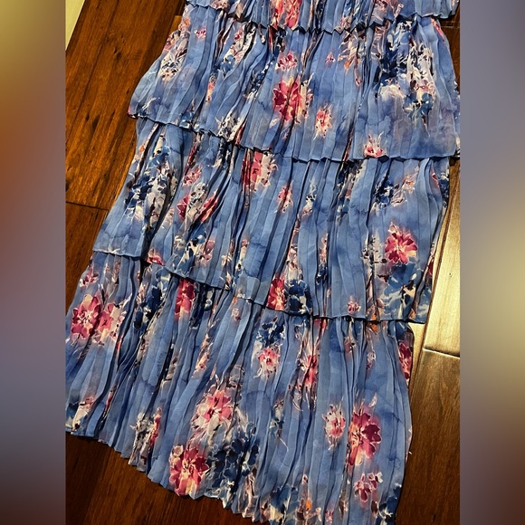 Astr Daytona Pleated Floral Tiered Maxi Dress in Blue & Pink Small $180- - Picture 13 of 15